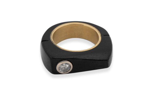 Einzigartiger Ring aus Gold mit Holz und einem Brillanten