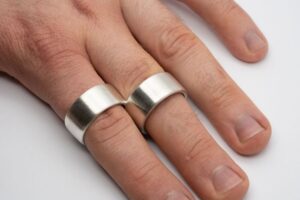 Individuelle Fingerorthese aus Silber