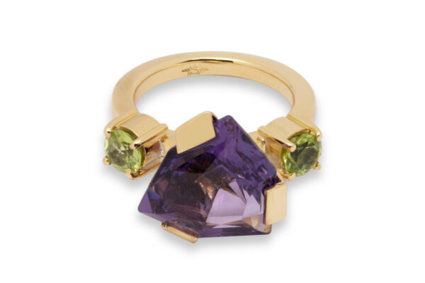 Goldring mit Amethyst und Peridots