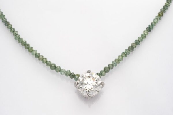 Collier mit einem Diamanten