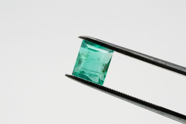 Smaragd, rechteckig facettiert 1,13ct – Bild 3