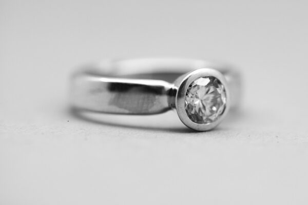 Solitair-Ring mit Zirkonia – Bild 2