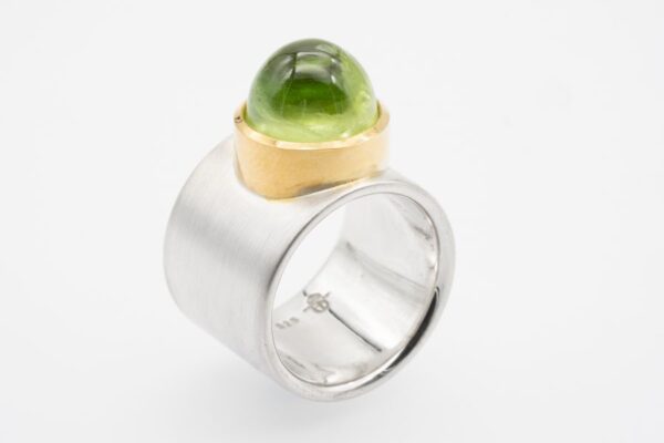 Bandring aus Silber mit Peridot Cabouchon – Bild 2