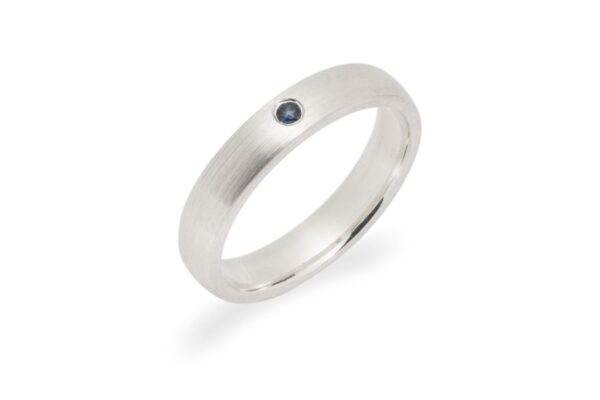 Eleganter Bandring mit einem Saphir aus 925 Sterlingsilber