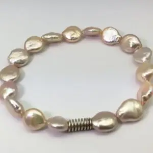 Verspieltes Armband mit Perlen