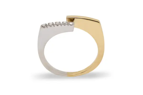 Goldring mit Diamanten