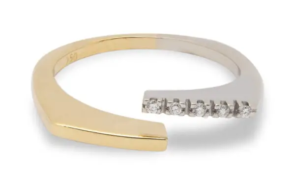 Goldring mit Diamanten